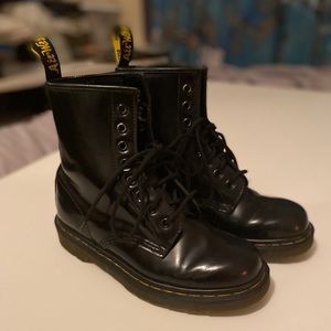 Dr. Martens 1460 8 Eye Boot in Black US6/UK4